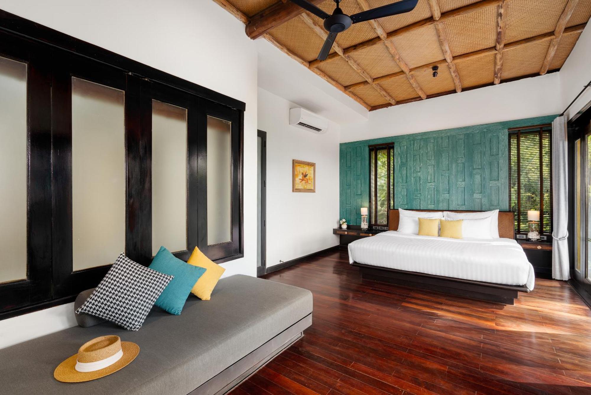 Saii Phi Phi Island Village Exterior photo A bedroom at the resort