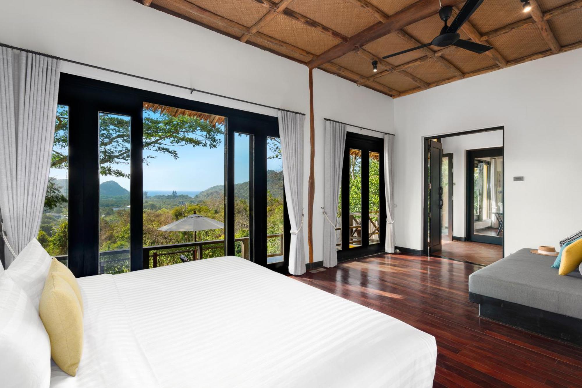 Saii Phi Phi Island Village Exterior photo A bedroom at the resort